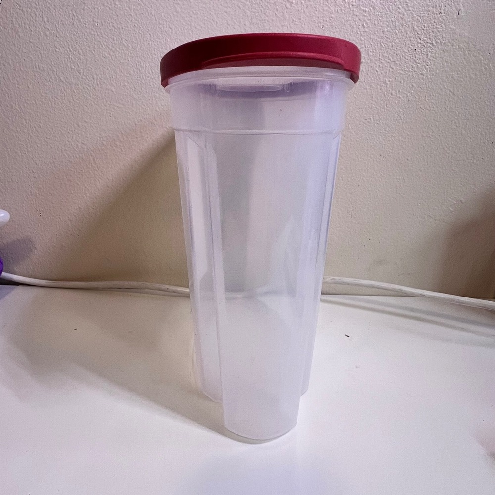 Rubbermaid 1.5 Gallon Cereal Keeper Clear Red Lid 5.68L BPA Free Storage 1923817 - Picture 3 of 7